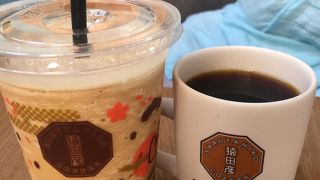 コーヒーフラッペにオレンジピールが入っていて、とてもおいしかったです。