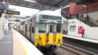 空港駅の隣です