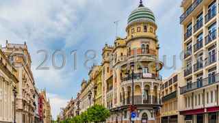 円形の塔のようなエクステリア