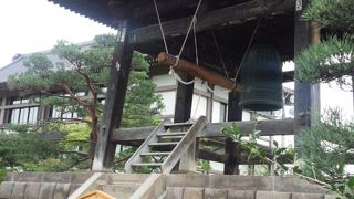 さすが善光寺立派な鐘楼