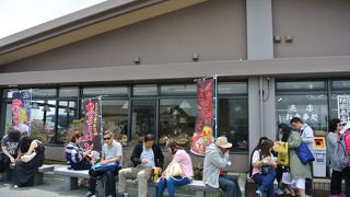 黒ソフト、食べると口が真っ黒に