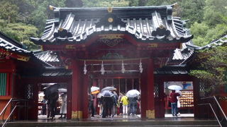 雨の箱根神社で迎えることが出来ました。