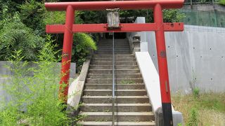 小さな稲荷神社です