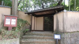 外から室内が見えます