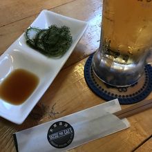 お通しは海ぶどう