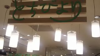 きれいな店内でいろいろみれます