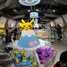 ポケモンストア 御殿場プレミアムアウトレット店 写真 画像 フォー ポケモンストア 御殿場プレミアムアウトレット店 写真 画像 フォー