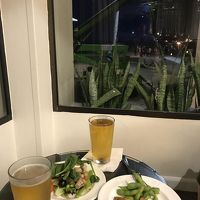 夜のラウンジ