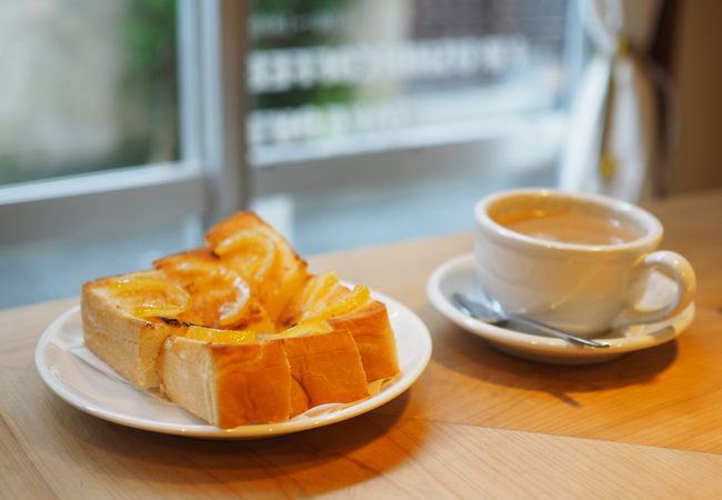 昭和レトロな可愛いカフェでレモントーストを