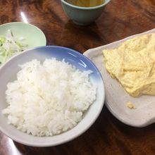 小ごはんと出汁巻きたまごで540円