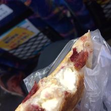 クランベリーとクリームチーズが濃厚で死ぬほど旨い。