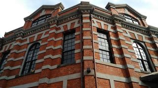 オシャレな小さな工房があります