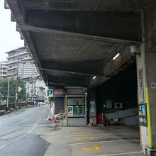 駐車場、ここから坂道を登ります