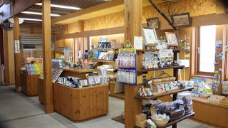 「べつかいの牛乳屋さん」のコーヒー牛乳を売っていました。