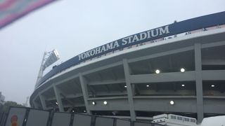 選手を間近に見れるコンパクトな球場