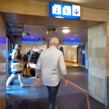 国際列車切符売り場はこの先