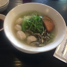 翡翠麺のフィッシュボールヌードル