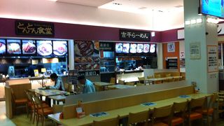 デカめのサービスエリアです。