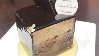 かさ増し感のないケーキに好感が持てます。