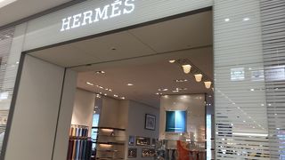 高級ブランドも気軽にみられます