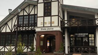 なぜか？？　ワクワク　ニセコ駅