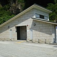 トイレも大谷石。