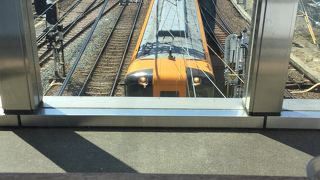 行き交う電車を眺めながら