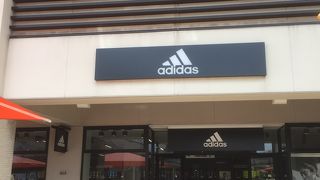 なぜかリーボックと一緒？