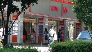 高架下のショッピングモール