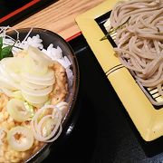 蕎麦はもちろん、一品料理メニューも豊富です。