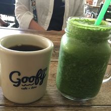 グリーンスムージーとコーヒー