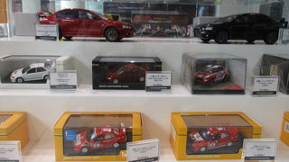 グッズ売り場のミニカーがお勧めです