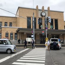 駅前は便利です。