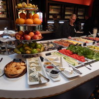 ビュッフェスタイルの朝食