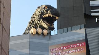 歌舞伎町に出現のゴジラ
