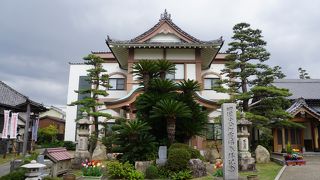 この地を400年支配した佐治氏の菩提寺