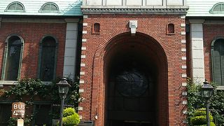 レンガ造りの素敵な外観