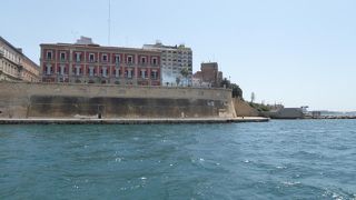 アラゴン城から見る運河の風景は素晴らしい