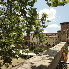 シナゴーク側から