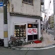 国分町通り、萬寿山の向かいにあります。