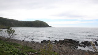 知床海岸には砂浜がないですね。