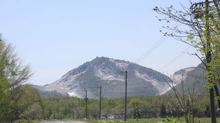 硫黄の匂いが強烈です。