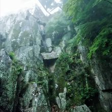 大手門周辺の自然巨石を使った石垣