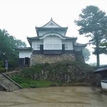 本丸から天守を眺める