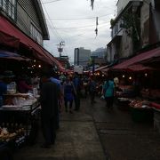 東南アジアの市場の雰囲気満載