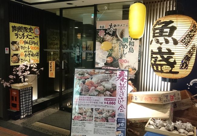 地下直結、全品ドリンクバー付きランチ