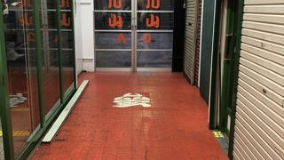 商店街の裏手で神聖な雰囲気