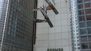 広い空間を生かした展示が見ごたえありました