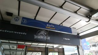 乗り換え客がたくさん