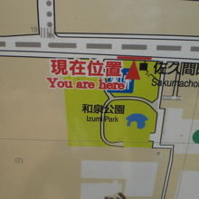 和泉公園は、神田川の和泉橋の近くにあり、緑の多い公園です。